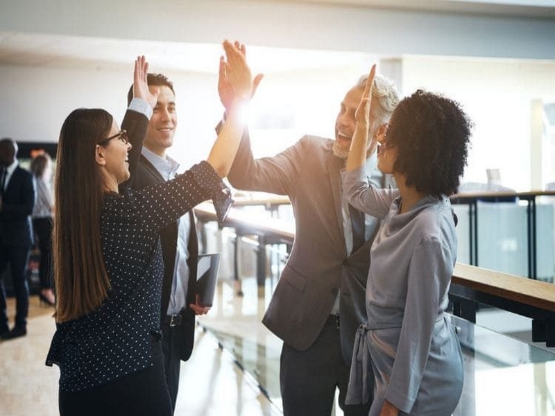 Felicidad en el Lugar de Trabajo: Clave de Éxito y Bienestar